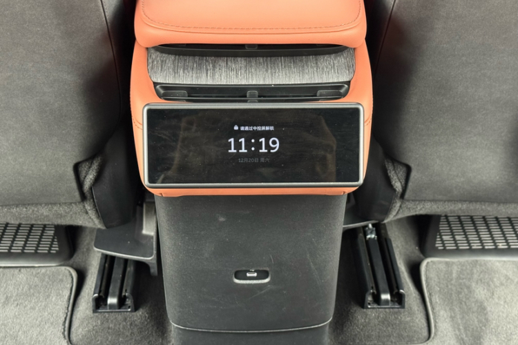 蔚来EC7 2024款 75kWh中控内饰7011