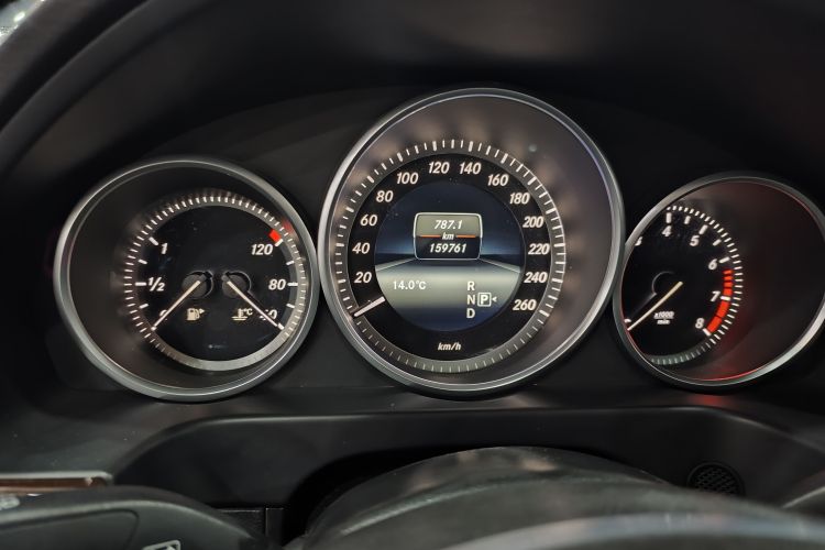 奔驰E级 2015款 E 200 L中控内饰15