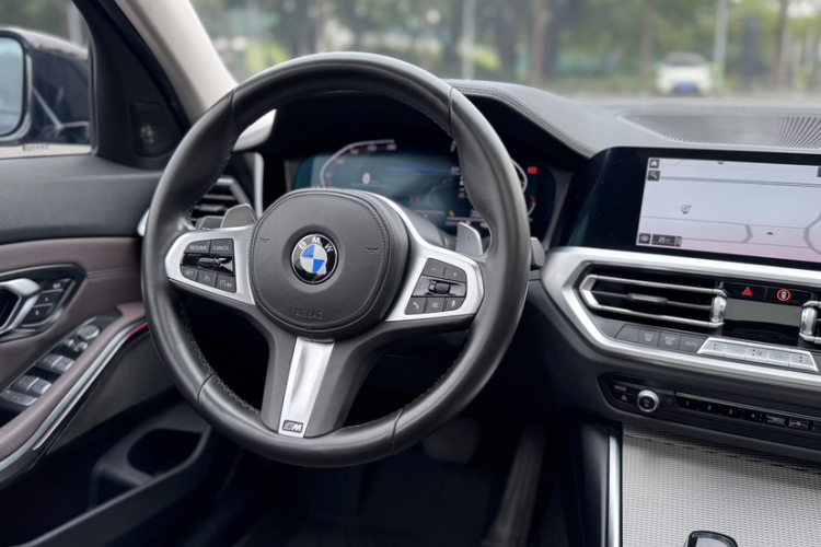 宝马3系 2021款 325i M运动曜夜套装局部细节9002