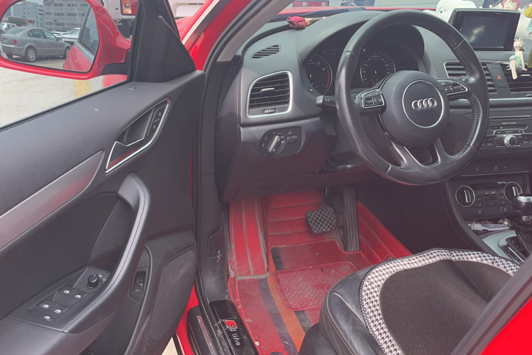 奥迪Q3 2017款 30 TFSI 时尚型中控内饰7002