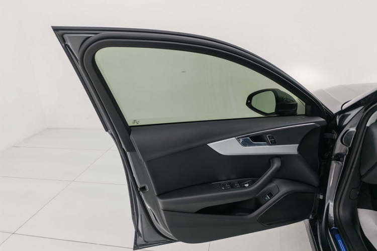 奥迪A4L 2025款 200万辆悦享版 40 TFSI 时尚动感型中控内饰7006