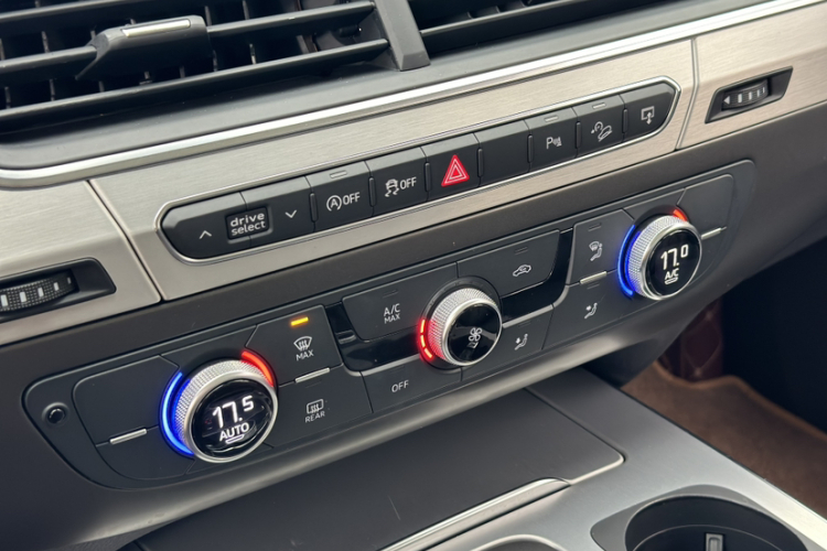 奥迪Q7 2016款 40 TFSI 舒适型中控内饰7008