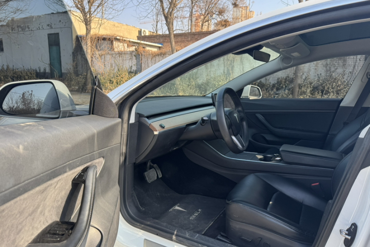 特斯拉 Model 3 2020款 标准续航后驱升级版中控内饰7004