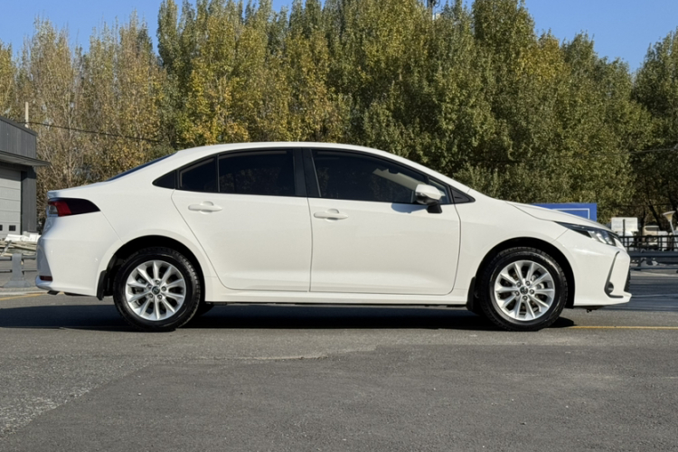 丰田 卡罗拉 2019款 1.2T S-CVT GL-i豪华版车身外观6002