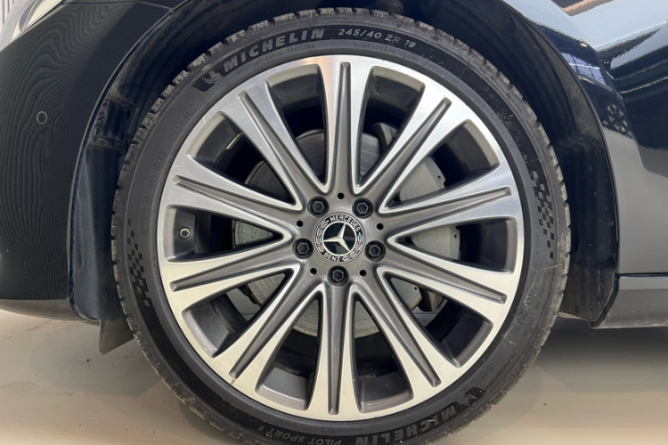 奔驰E级 2019款 E 350 L 4MATIC车身外观6002