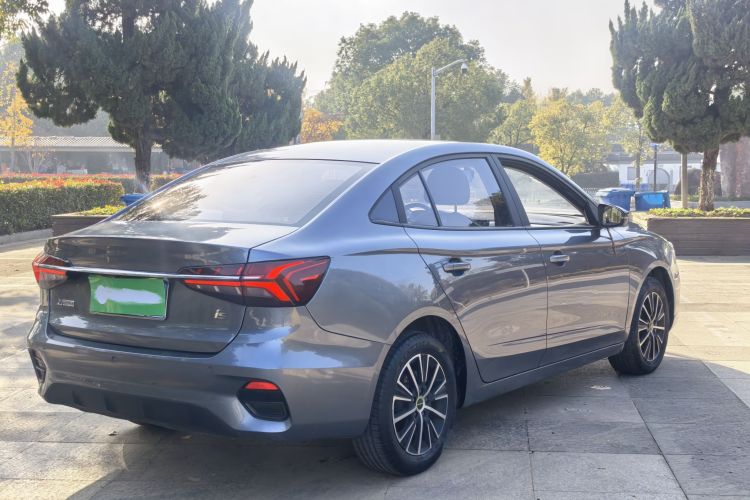 荣威i5 2021款 1.5L CVT黑金版车身外观6005