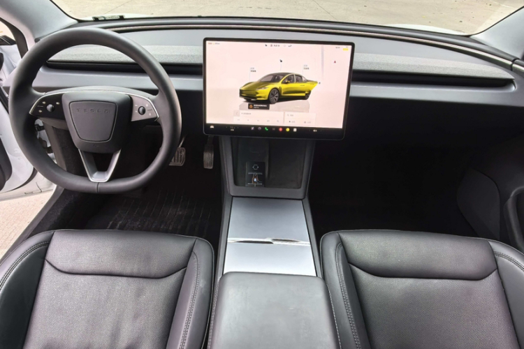 特斯拉 Model 3 2023款 后轮驱动版中控内饰7002