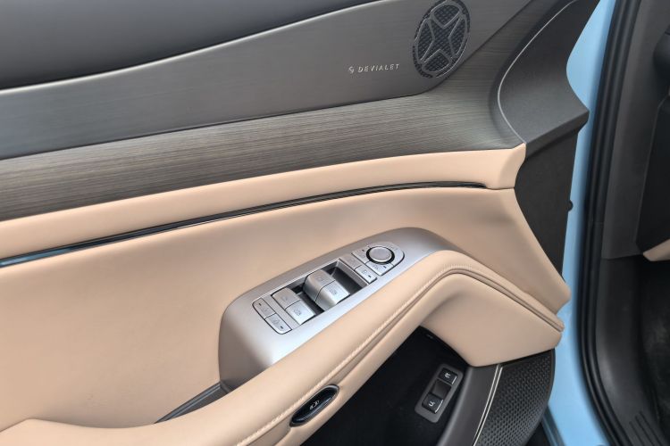 腾势N7 2025款 630 四驱智驾双激光旗舰版中控内饰7003