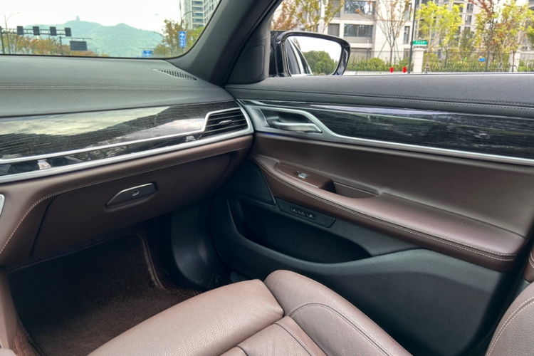 宝马7系 2018款 730Li 领先型 M运动套装中控内饰7007