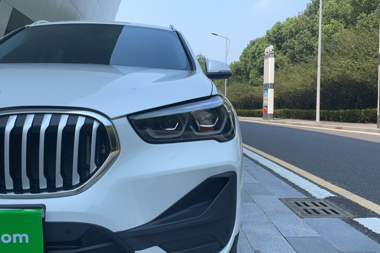 宝马X1 2022款 sDrive25Li 领先型车身外观6008