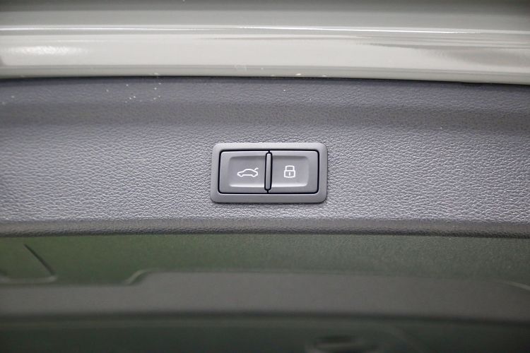 奥迪Q3 2024款 40 TFSI 时尚动感型中控内饰7001