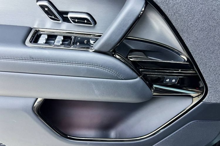 路虎 揽胜运动版 2024款 400PS Dynamic SE车身外观6006