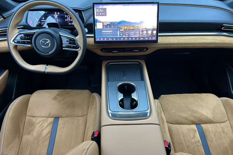 马自达EZ-6 2025款 纯电600智尊运动版中控内饰7001
