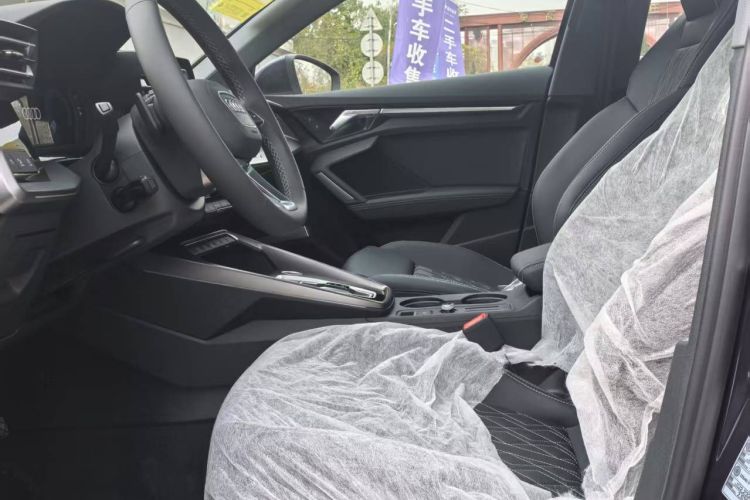 奥迪A3 2026款 A3L Limousine 35TFSI 飞驰尊享型中控内饰7002