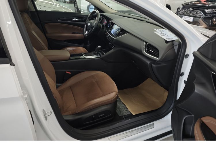 别克 君威 2019款 20T 精英型 国VI中控内饰7006