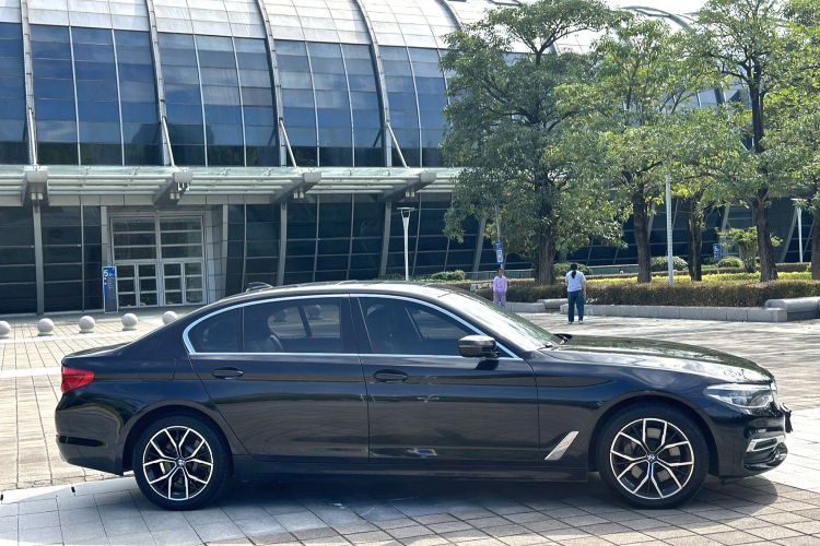 宝马5系 2020款 530Li 领先型 豪华套装车身外观6005