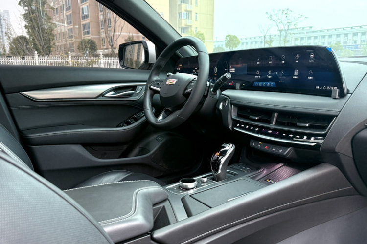 凯迪拉克CT5 2024款 28T 豪华型Pro中控内饰7004