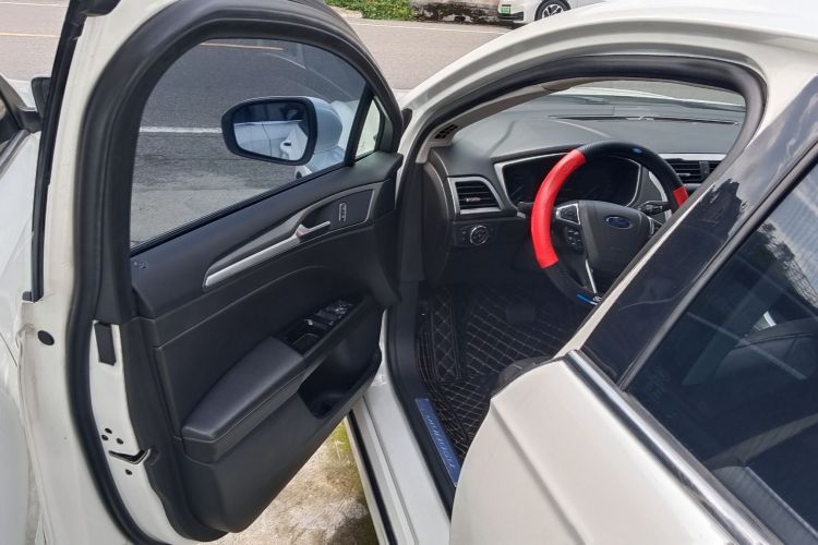 福特 蒙迪欧 2013款 1.5L GTDi180时尚型中控内饰7009