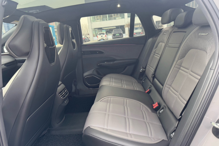 红旗EH7 2024款 760 Pro+ 四驱版中控内饰7003