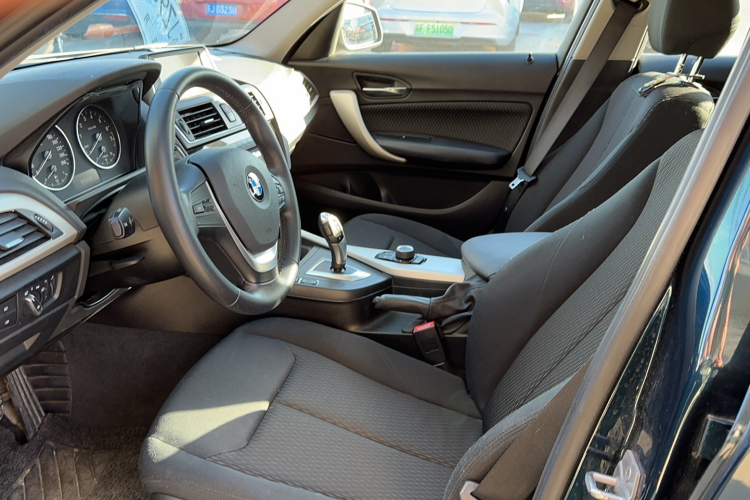 宝马1系(进口) 2016款 118i 领先型中控内饰7001