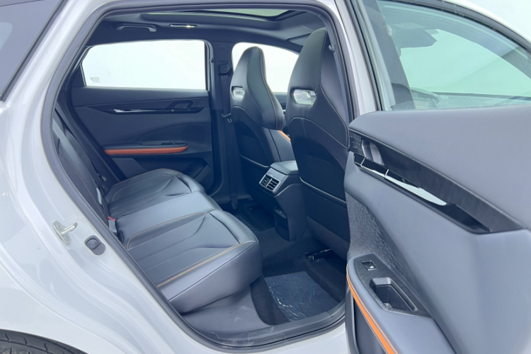 长安UNI-V 2024款 1.5T 尊贵型中控内饰7011