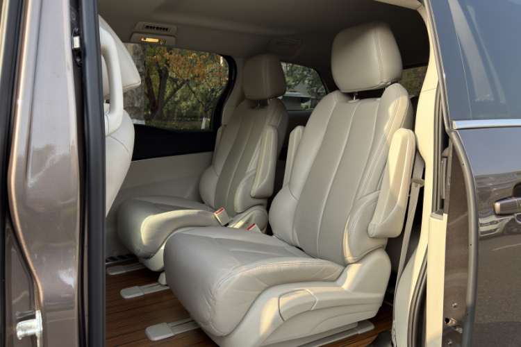 别克GL8 2023款 陆上公务舱 智享型中控内饰7004