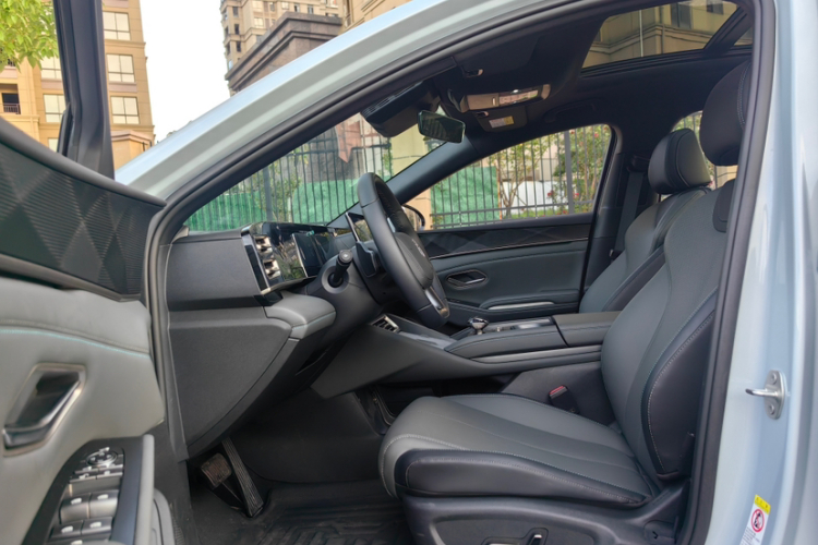 比亚迪 秦L 2025款 DM-i 智驾版 120KM超越型中控内饰7008