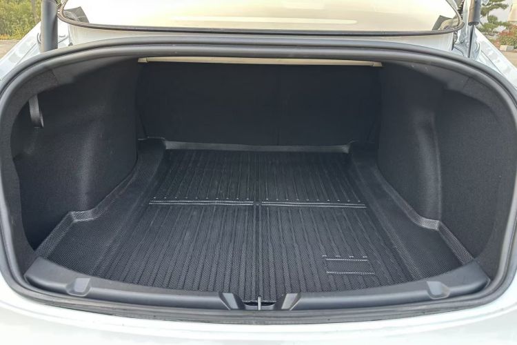 特斯拉 Model 3 2022款 后轮驱动版中控内饰7001