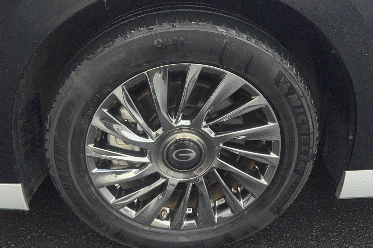 广汽传祺 传祺M8 2023款 宗师系列 双擎 旗舰版车身外观6003