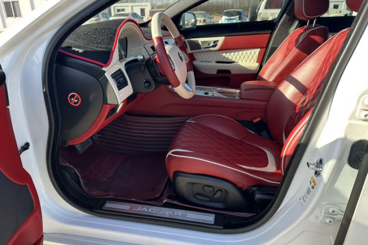 捷豹XF 2015款 XF 2.0T 风华版中控内饰7006