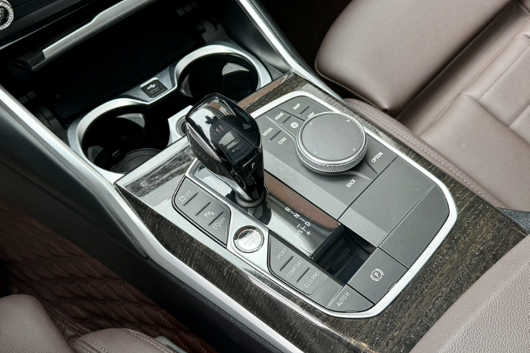 宝马3系 2021款 改款 325Li M运动套装中控内饰7011