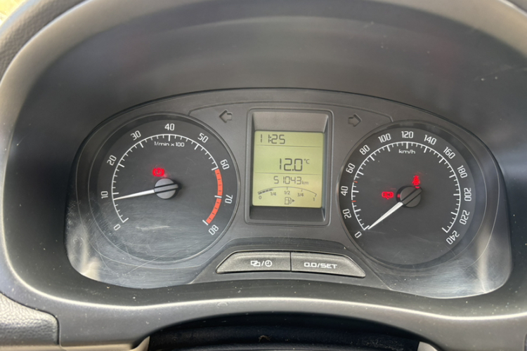 斯柯达 晶锐 2014款 1.4L 手动晶致版中控内饰15