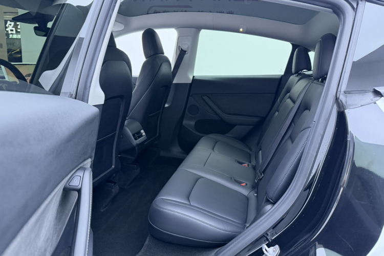 特斯拉 Model Y 2022款 后轮驱动版中控内饰7003