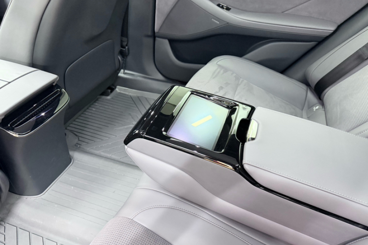 岚图汽车 岚图追光 2024款 PHEV 四驱超长续航旗舰版局部细节9005