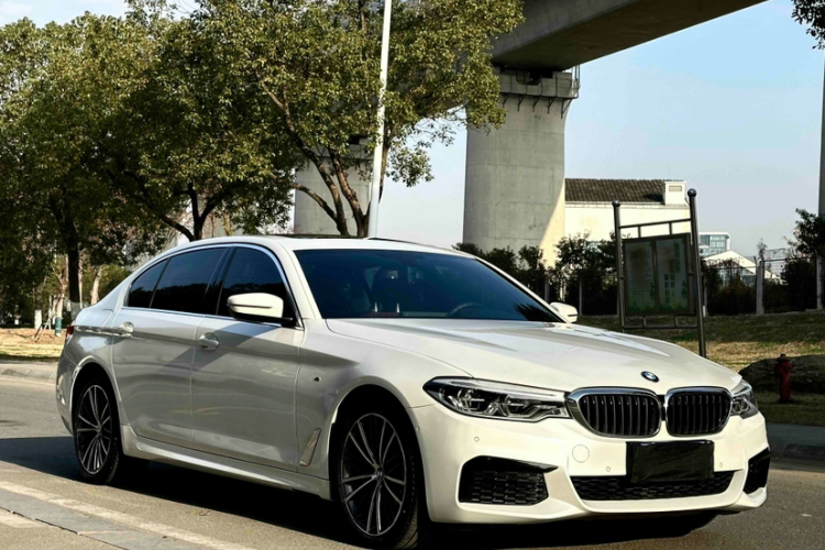 宝马5系 2020款 530Li 领先型 M运动套装车身外观6001