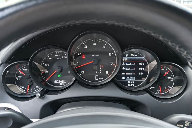 保时捷 2014款 Cayenne Platinum Edition 3.0T中控内饰15