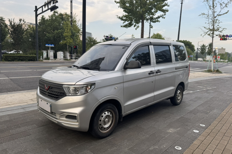 五菱汽车 五菱宏光V 2022款 1.5L劲取版电动助力LAR车身外观6001