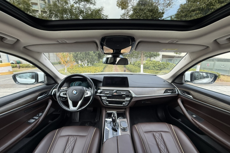 宝马5系 2018款 改款 530Li 尊享型 豪华套装中控内饰7005