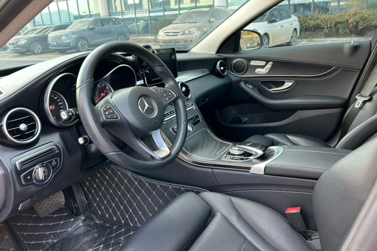 奔驰C级 2017款 改款 C 200 L 运动版中控内饰7001