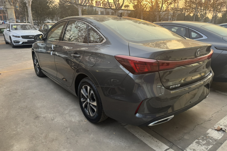 长安 逸动 2025款 PLUS 1.4T 双离合高能版车身外观6004