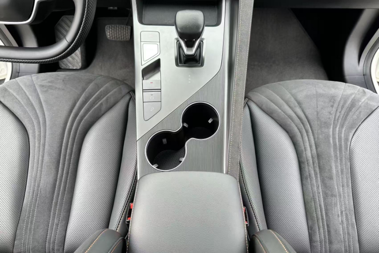 荣威D5X DMH 2024款 135科技版中控内饰7003