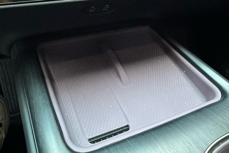 小米汽车 小米SU7 2024款 后驱长续航智驾版中控内饰7005