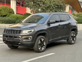 Jeep 指南者 2019款 220T 自动四驱高性能旗舰版