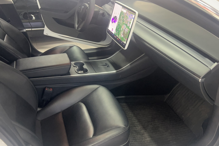 特斯拉 Model 3 2019款 标准续航后驱升级版中控内饰7002