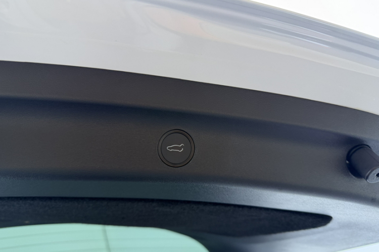 特斯拉 Model Y 2024款 后轮驱动版局部细节9004