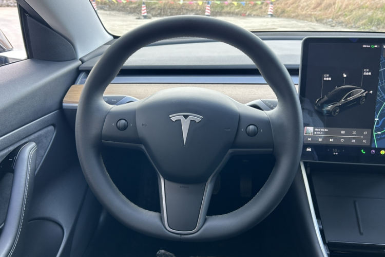 特斯拉 Model 3 2020款 标准续航后驱升级版中控内饰7004