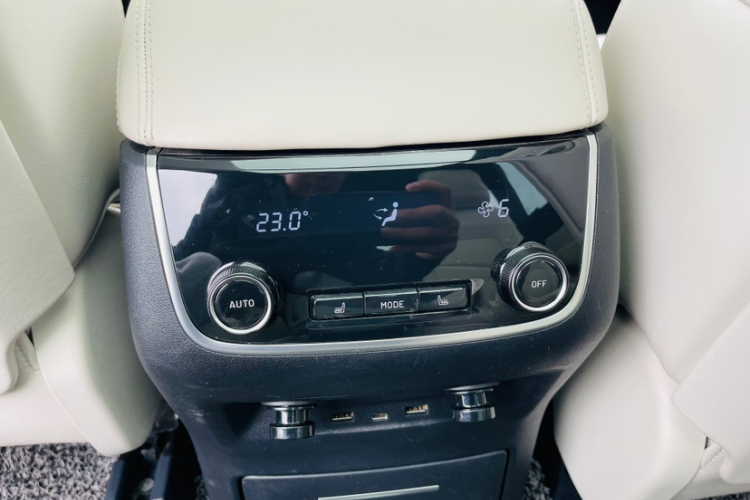 理想汽车 理想ONE 2021款 增程6座版中控内饰7012