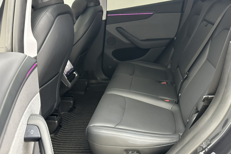 特斯拉 Model Y 2025款 后轮驱动版中控内饰7002