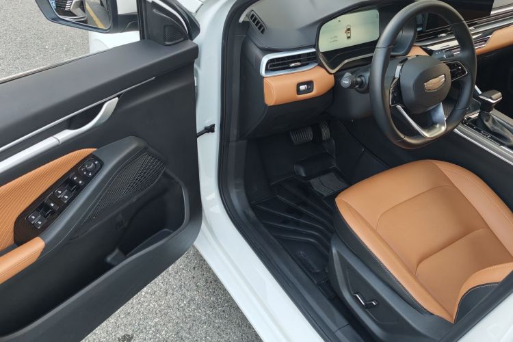 吉利汽车 帝豪 2025款 第4代 1.5L CVT旗舰型中控内饰7003