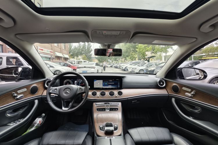 奔驰E级 2018款 改款 E 200 L 4MATIC中控内饰7003